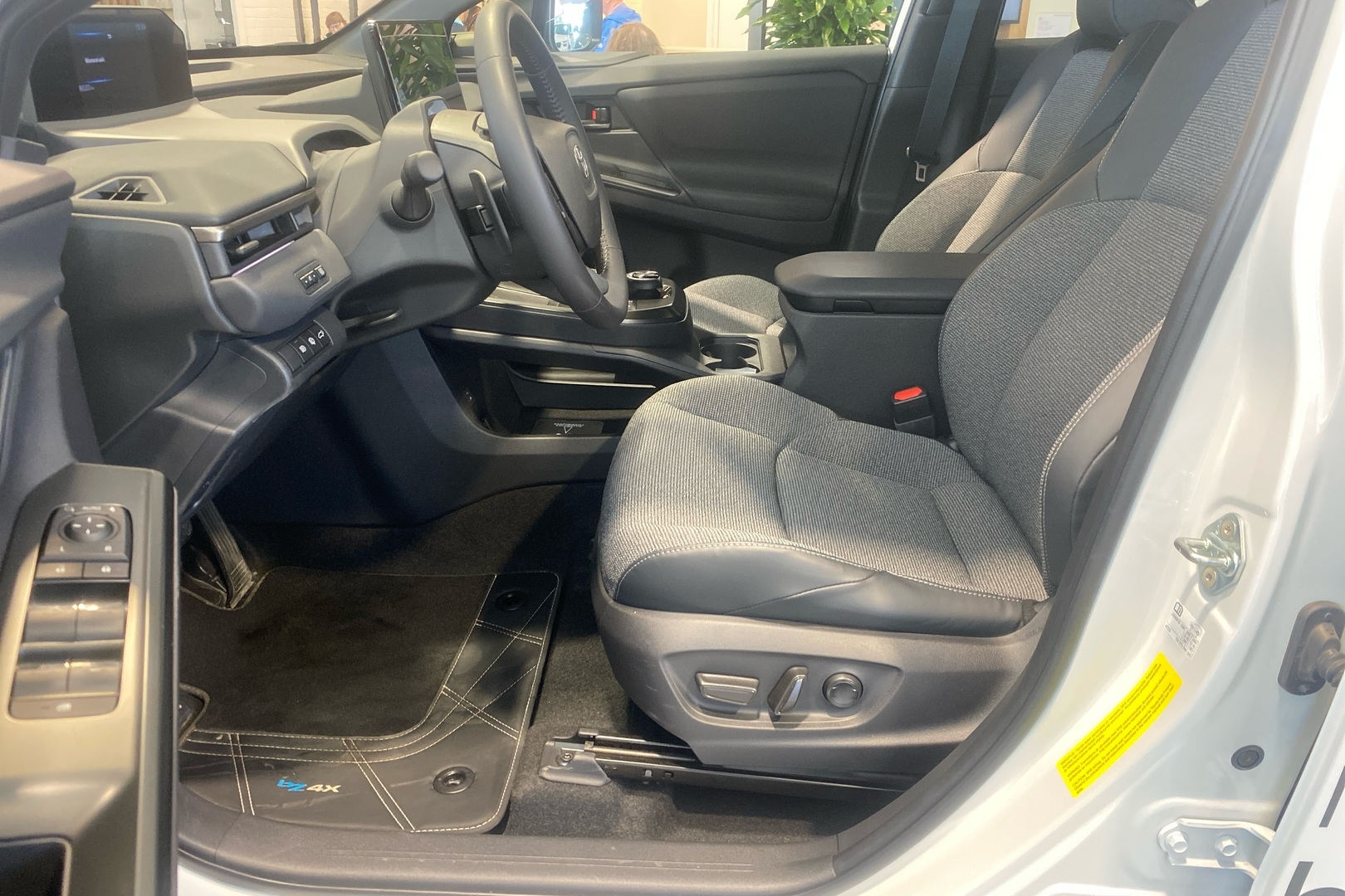 TOYOTA bZ4X 2025
