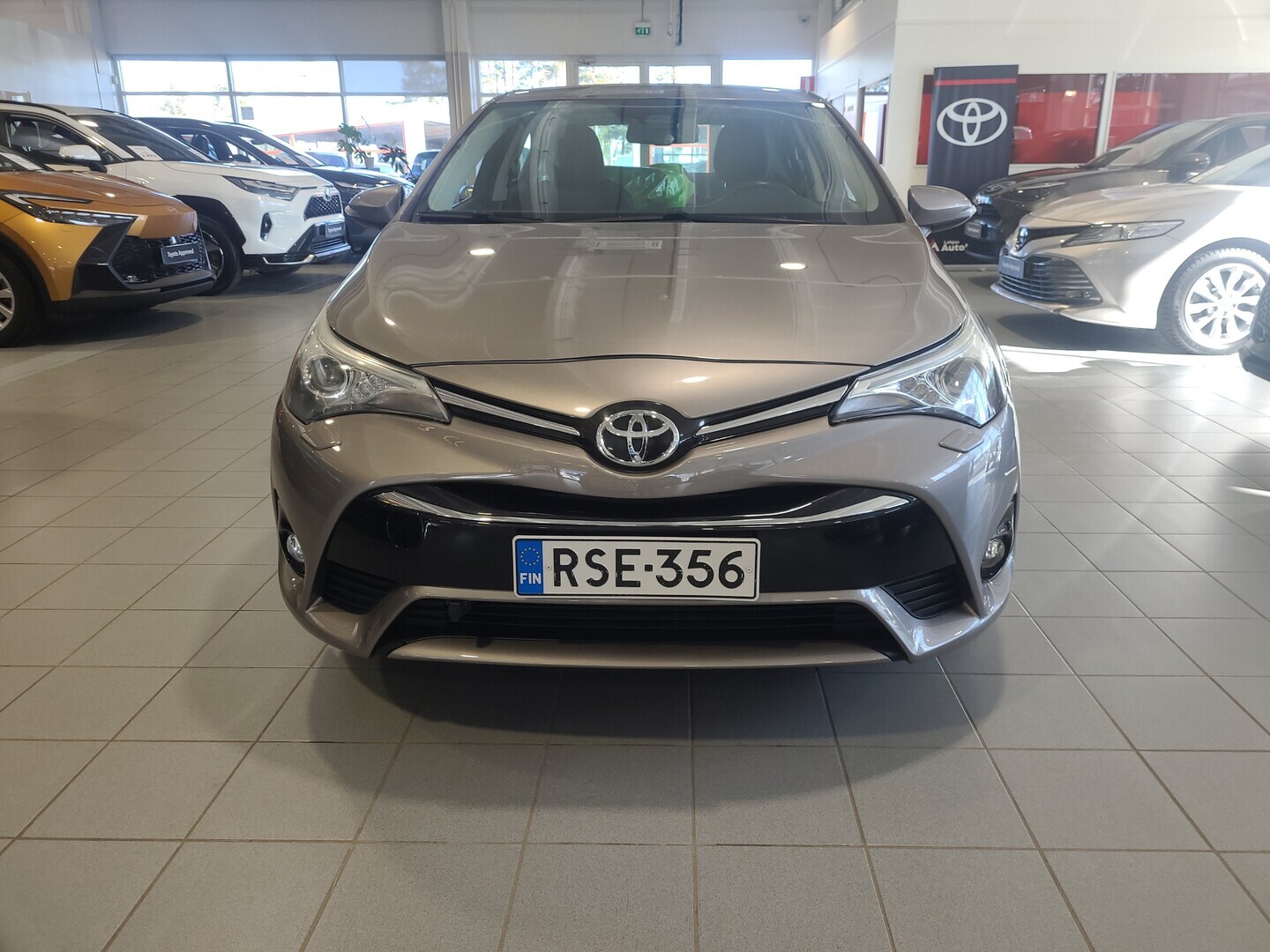 TOYOTA Avensis 2015
