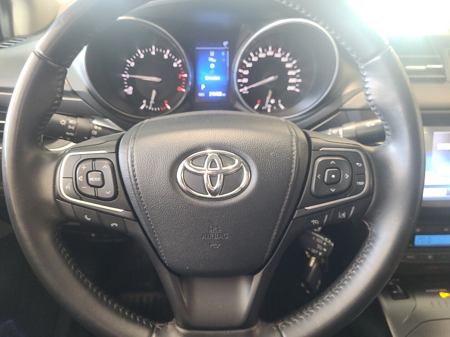 TOYOTA Avensis 2015