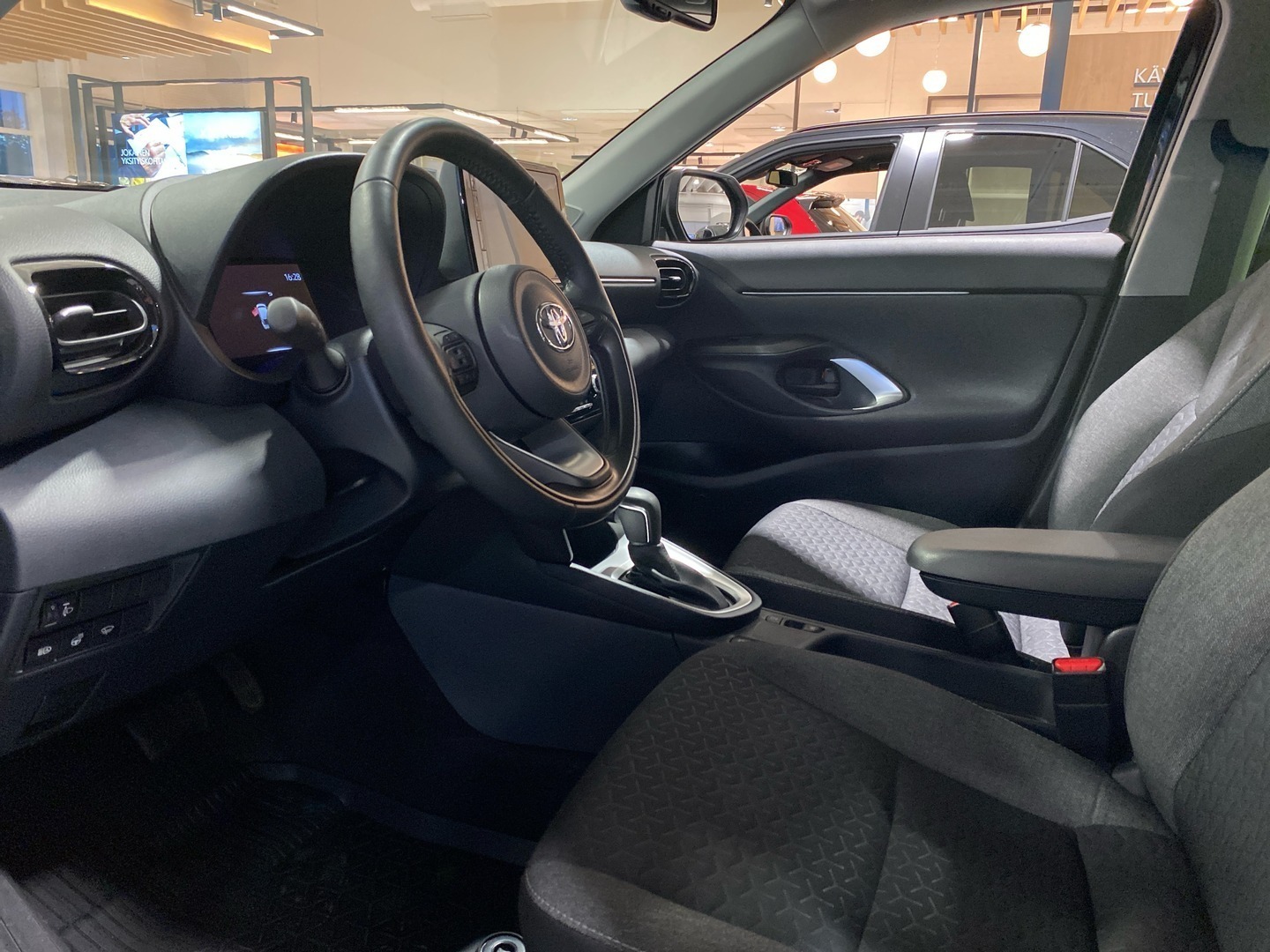 TOYOTA Yaris Cross 2024