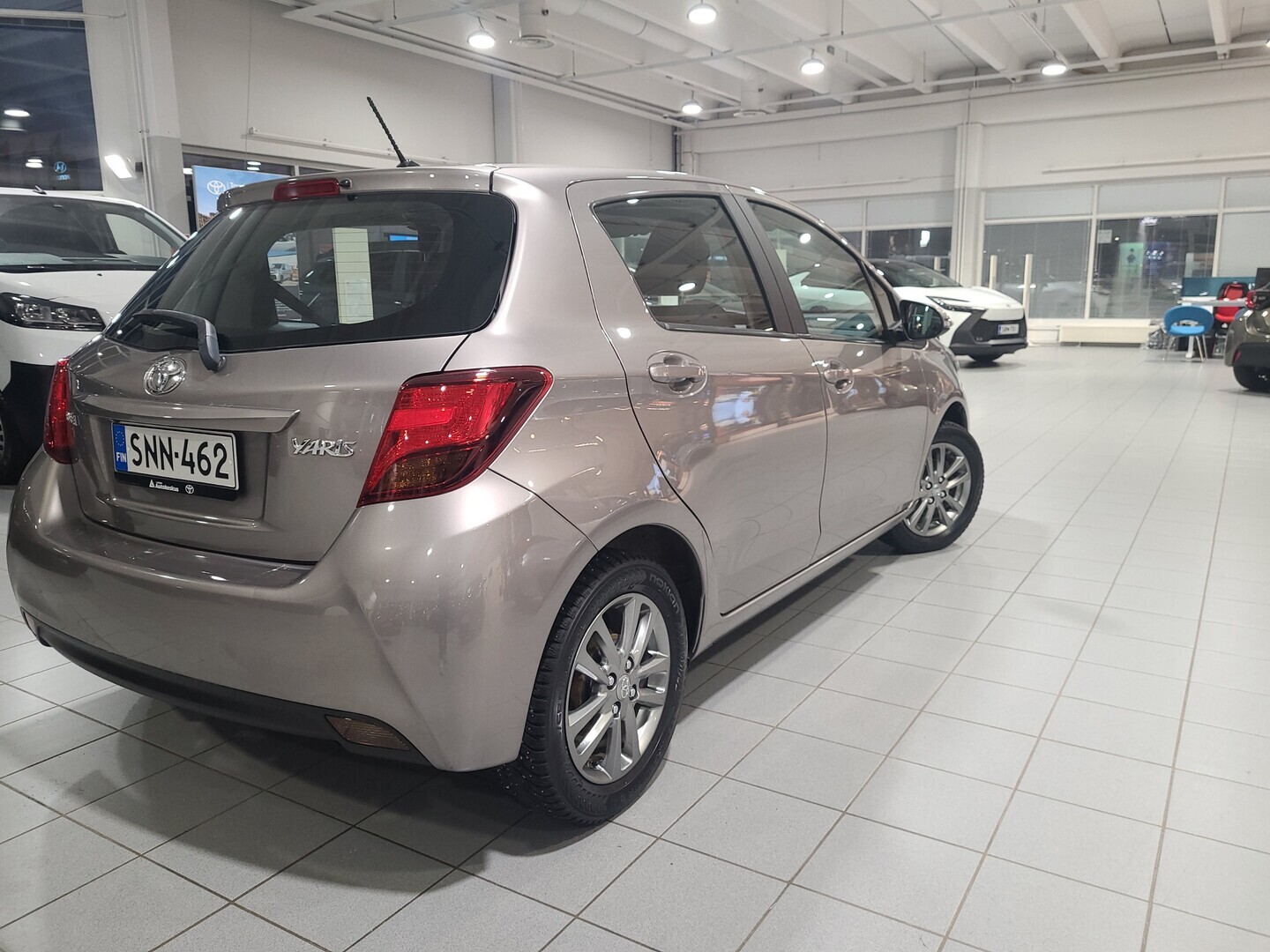 TOYOTA Yaris 2015