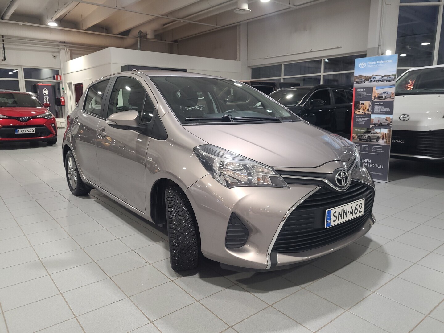 TOYOTA Yaris 2015