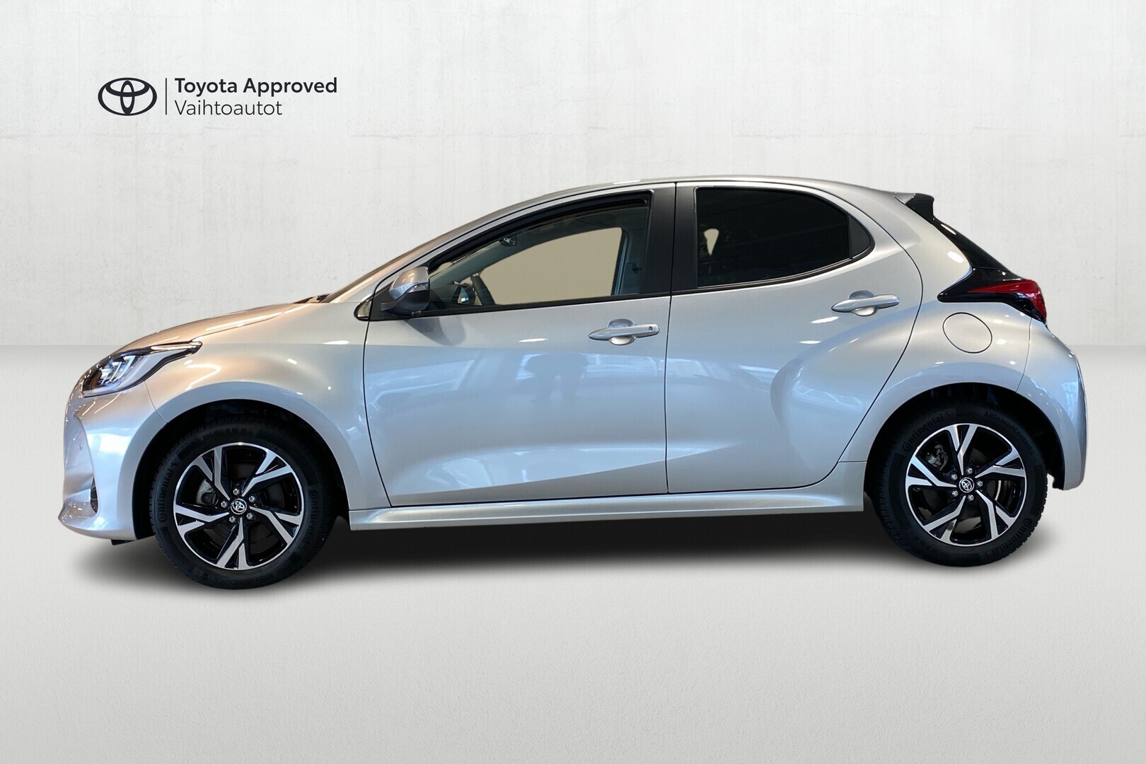 TOYOTA YARIS 2025