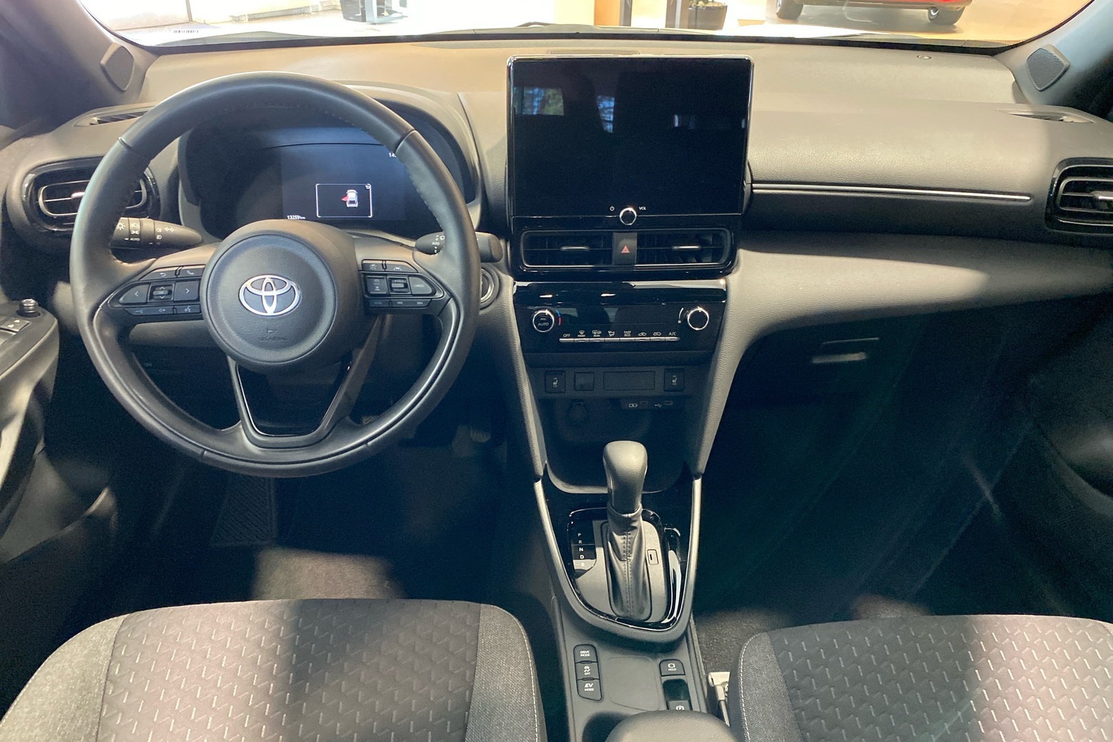 TOYOTA Yaris Cross 2025