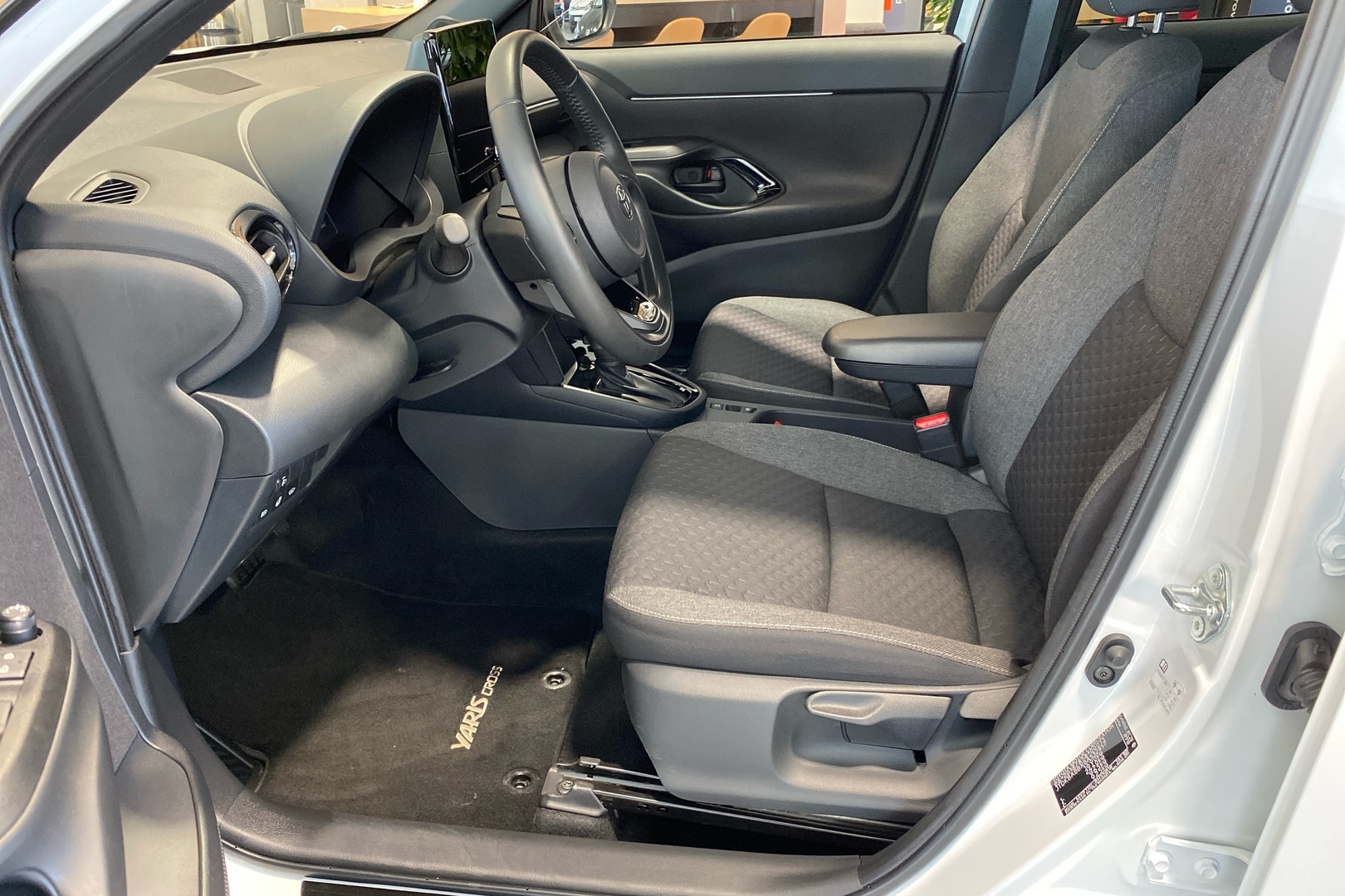 TOYOTA Yaris Cross 2025