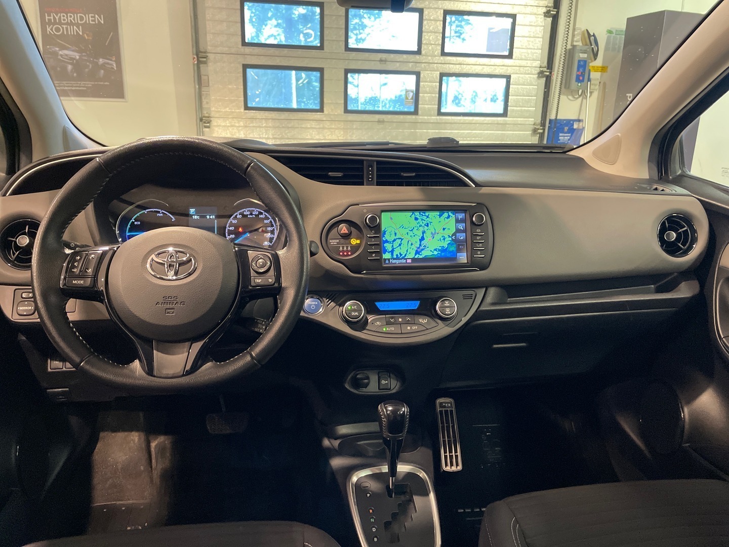 TOYOTA Yaris 2017