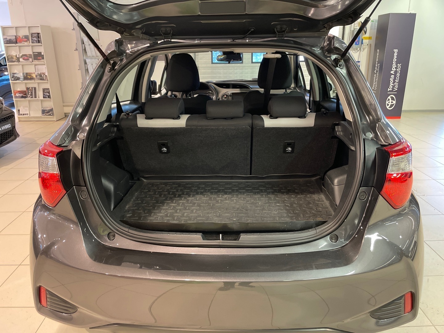 TOYOTA Yaris 2017