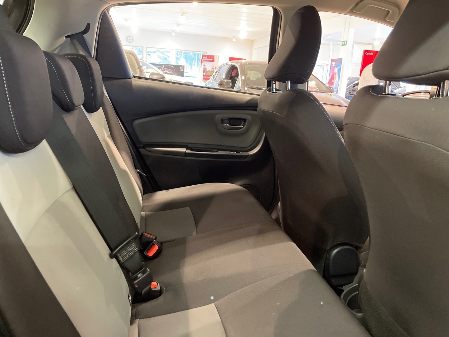 TOYOTA Yaris 2017