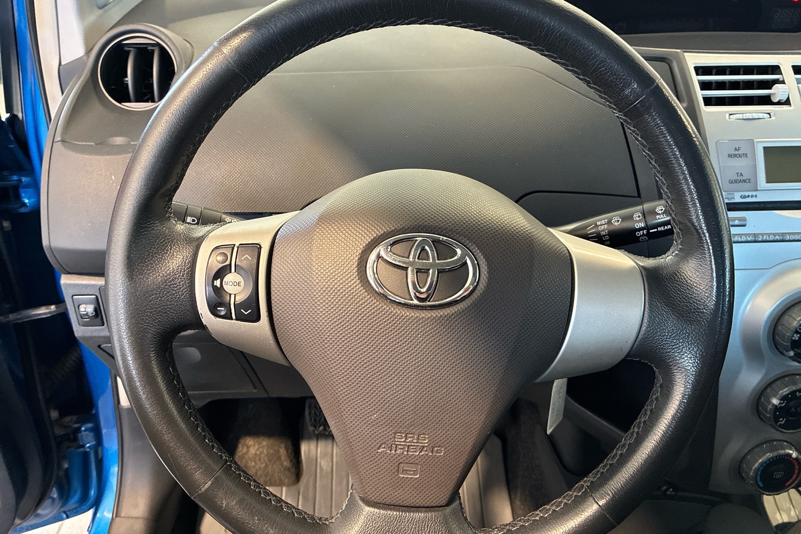 TOYOTA Yaris 2006