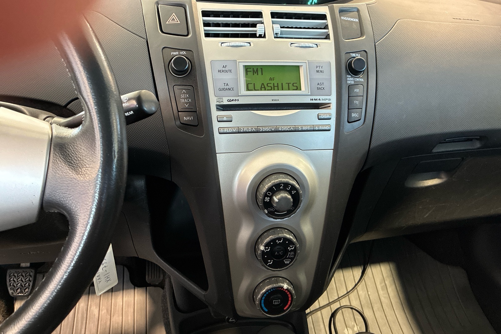 TOYOTA Yaris 2006