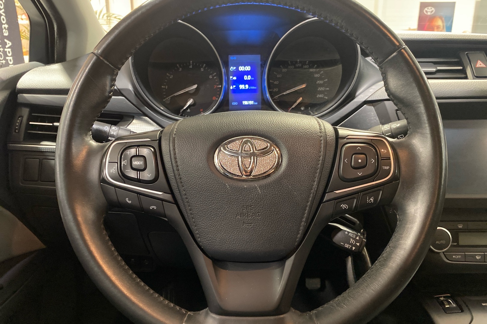 TOYOTA Avensis 2015