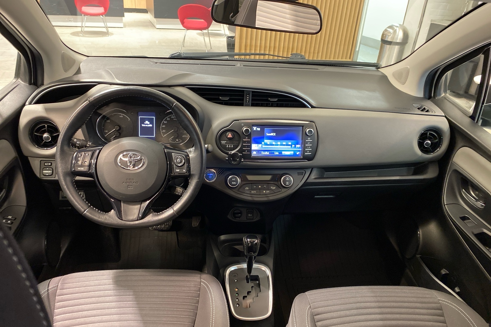 TOYOTA Yaris 2018