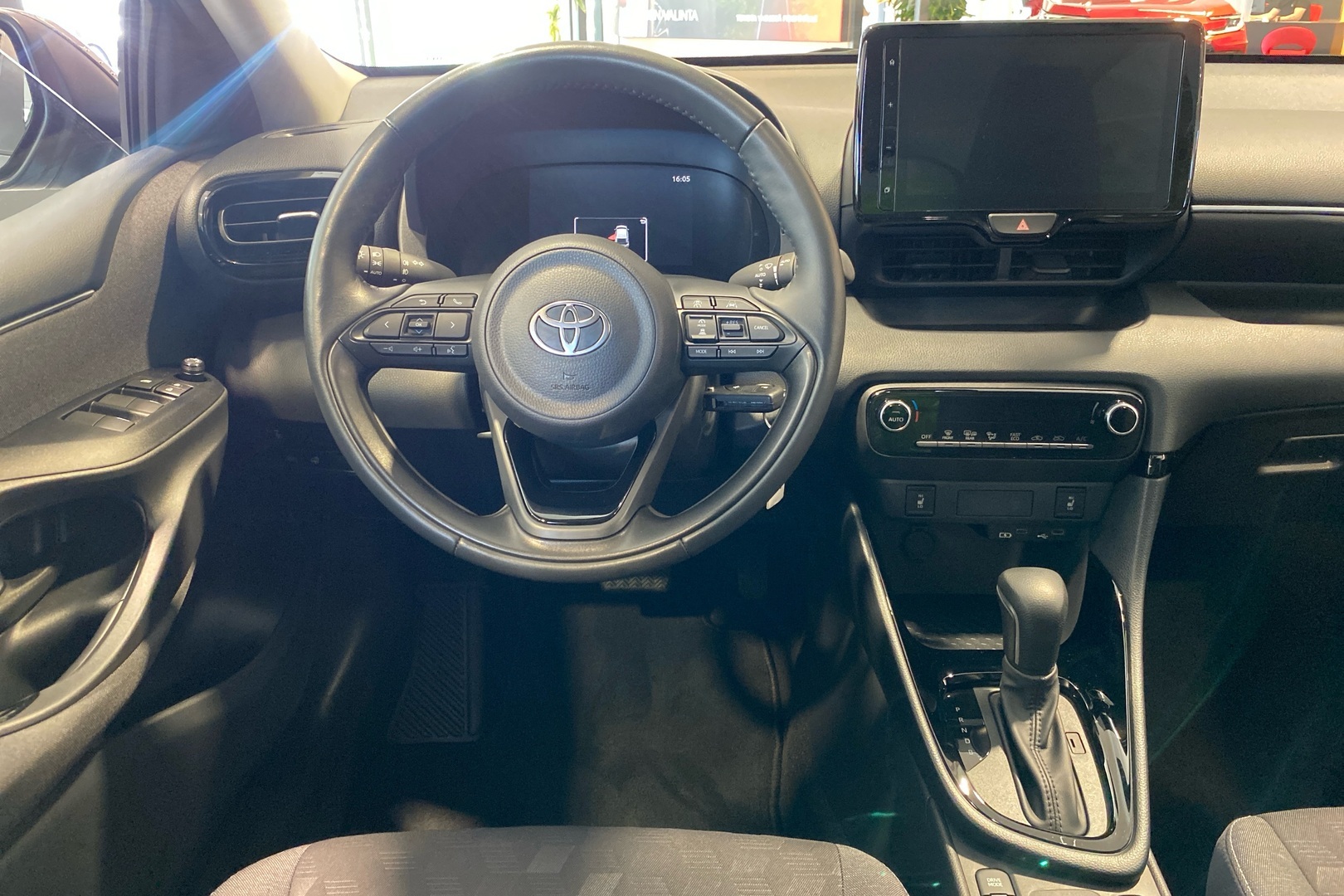 TOYOTA YARIS 2025