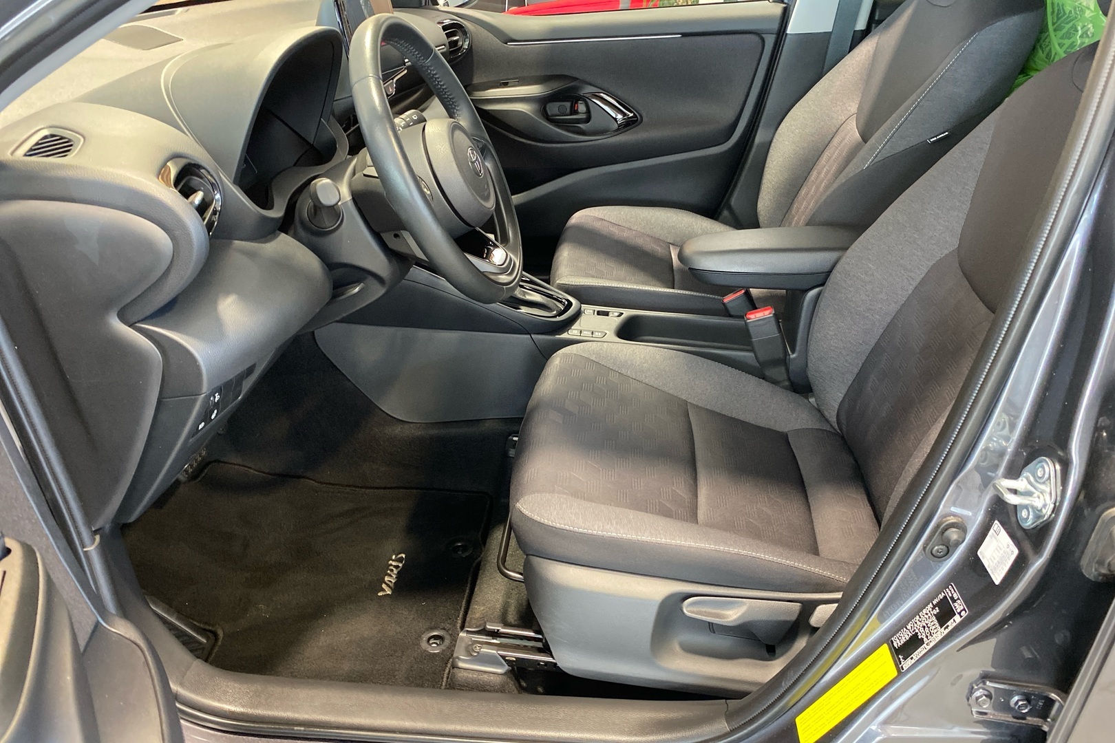 TOYOTA YARIS 2025