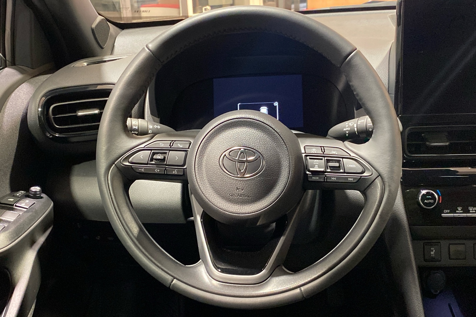 TOYOTA Yaris Cross 2025