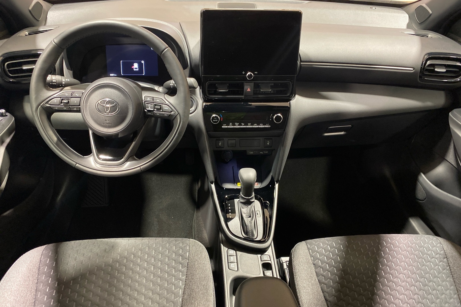 TOYOTA Yaris Cross 2025