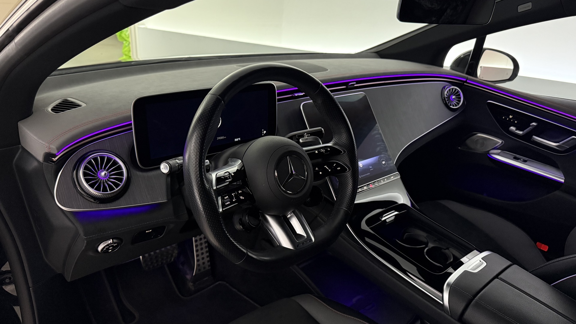 MERCEDES-BENZ EQE 2024