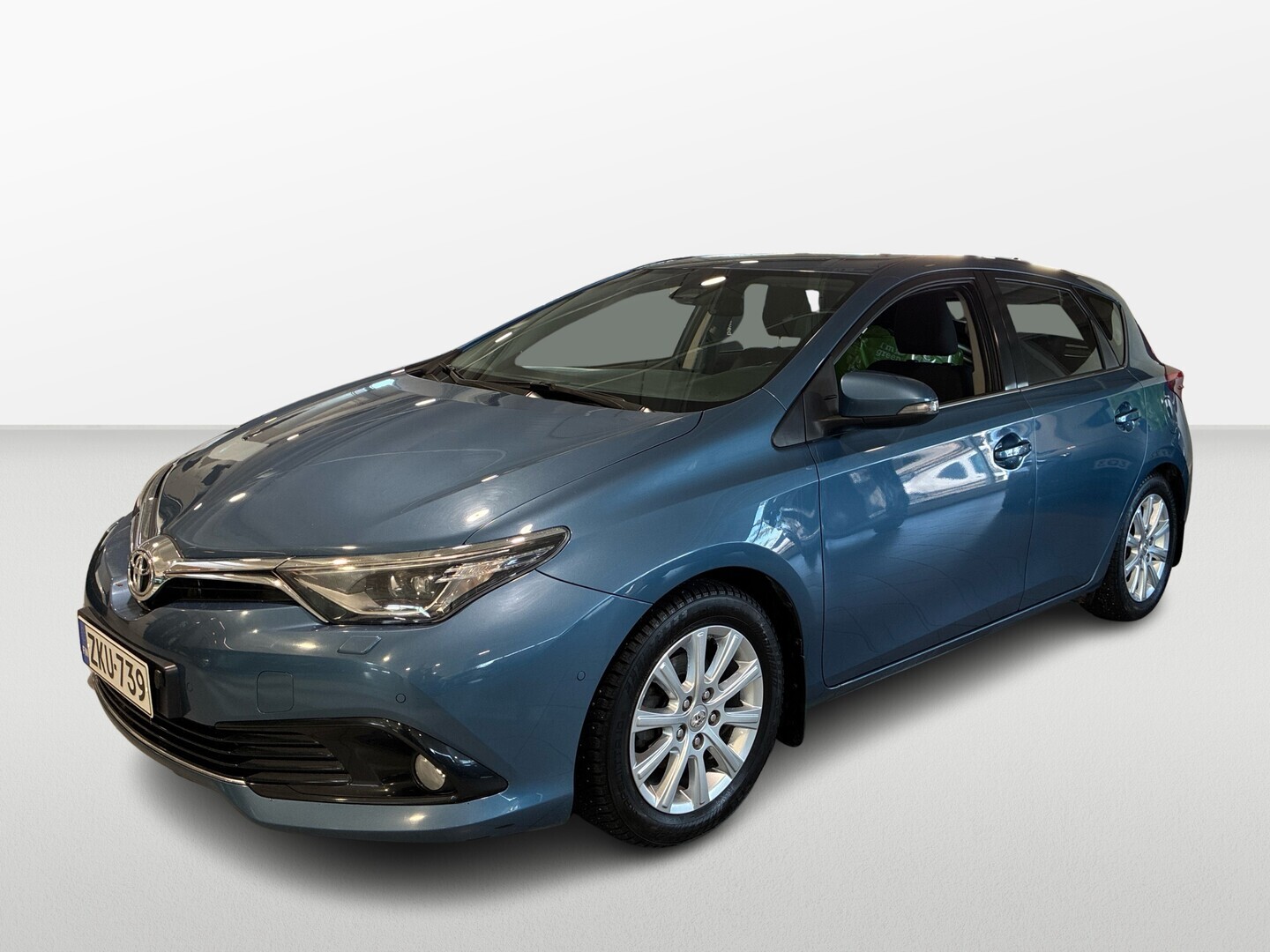 TOYOTA Auris 2015