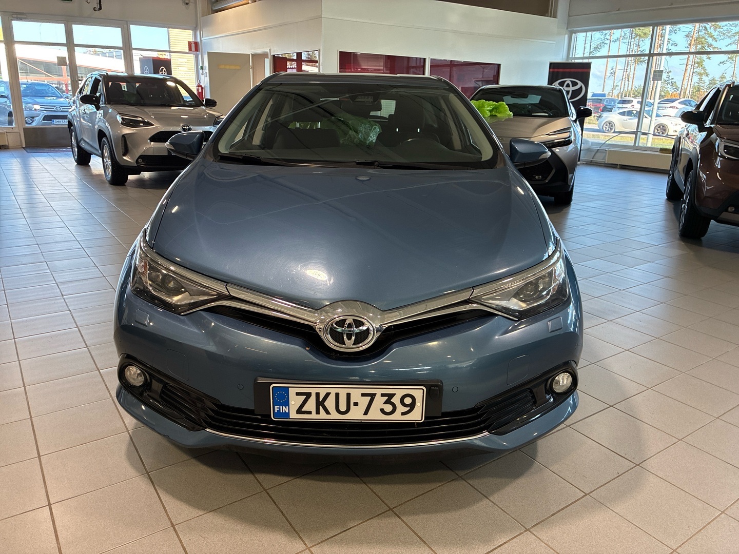 TOYOTA Auris 2015