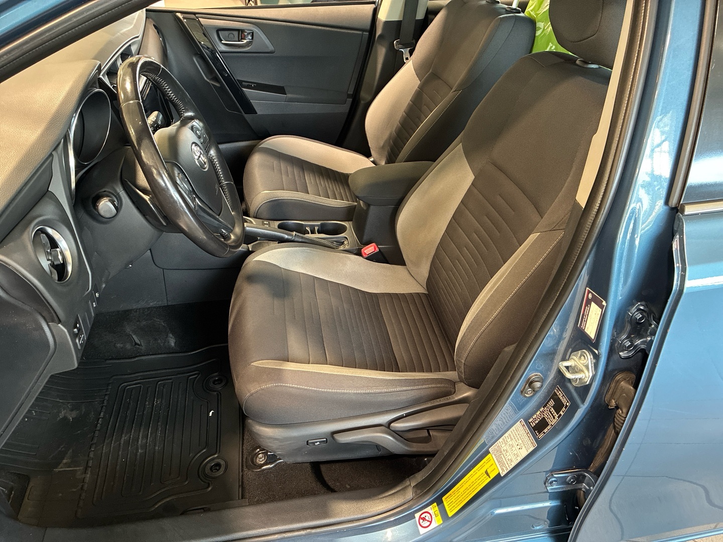 TOYOTA Auris 2015