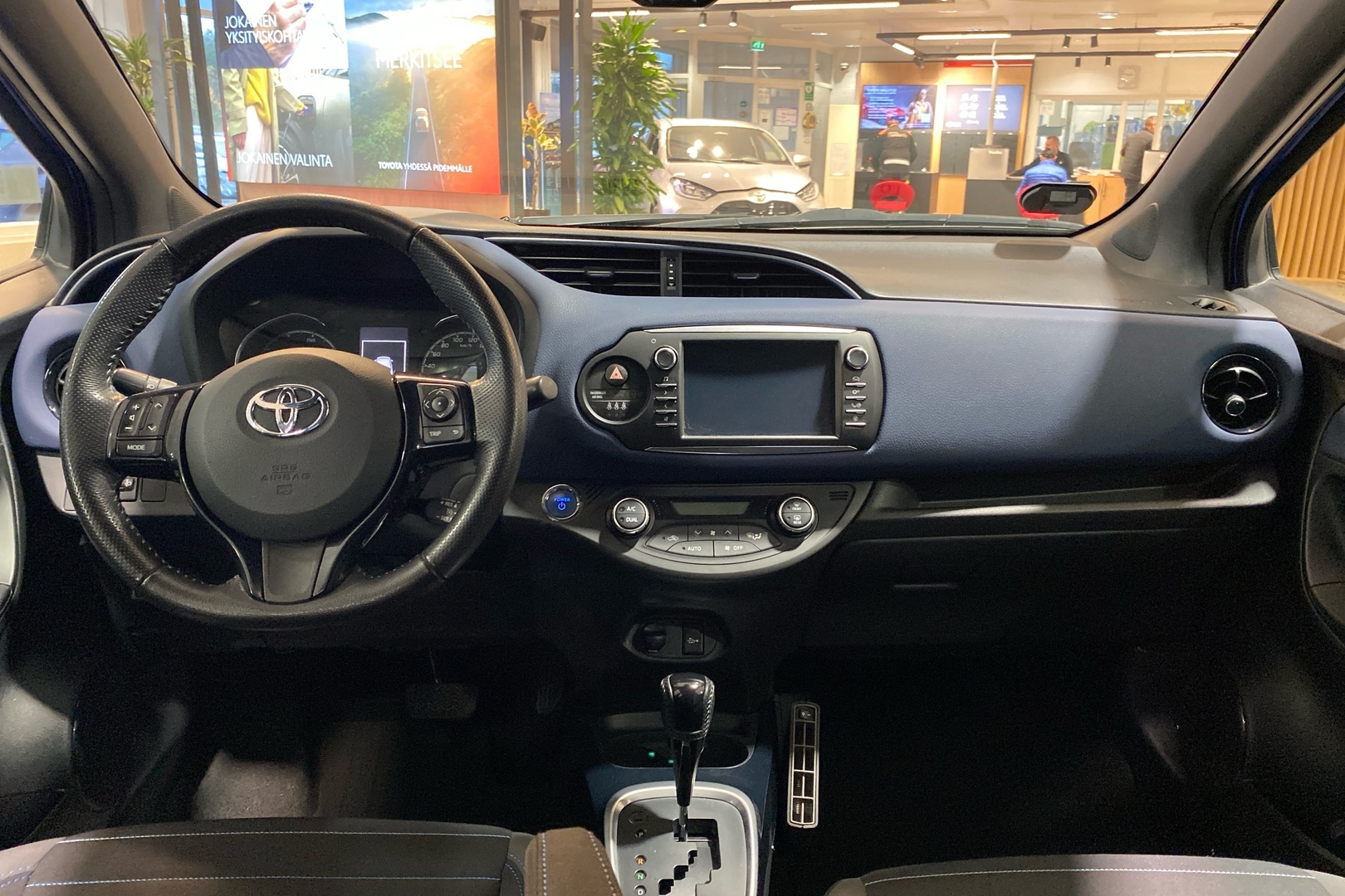 TOYOTA Yaris 2017