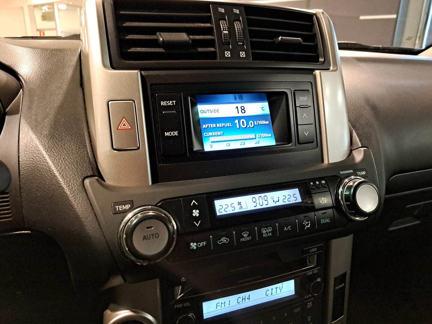 TOYOTA Land Cruiser 2010