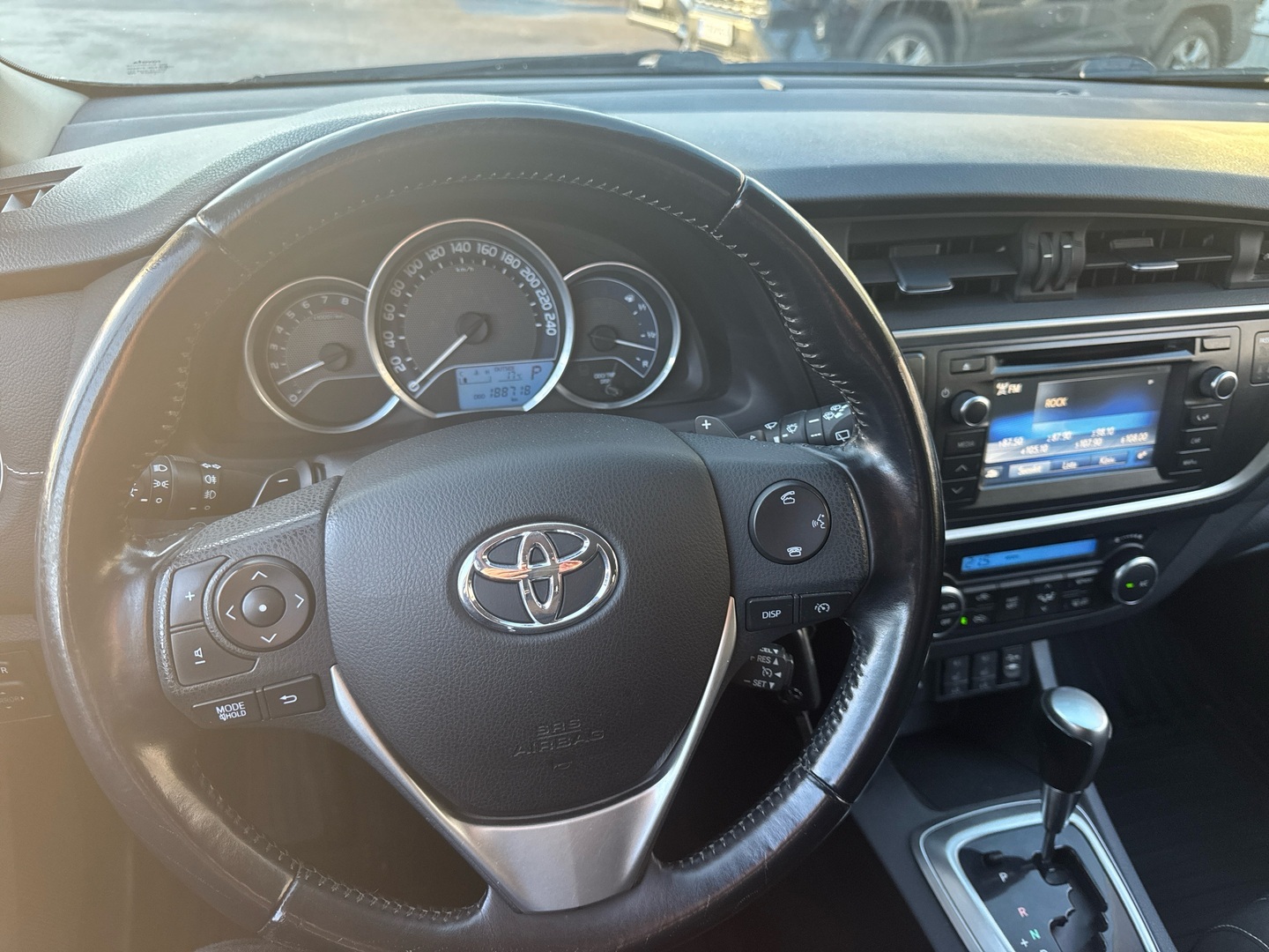 TOYOTA Auris 2015