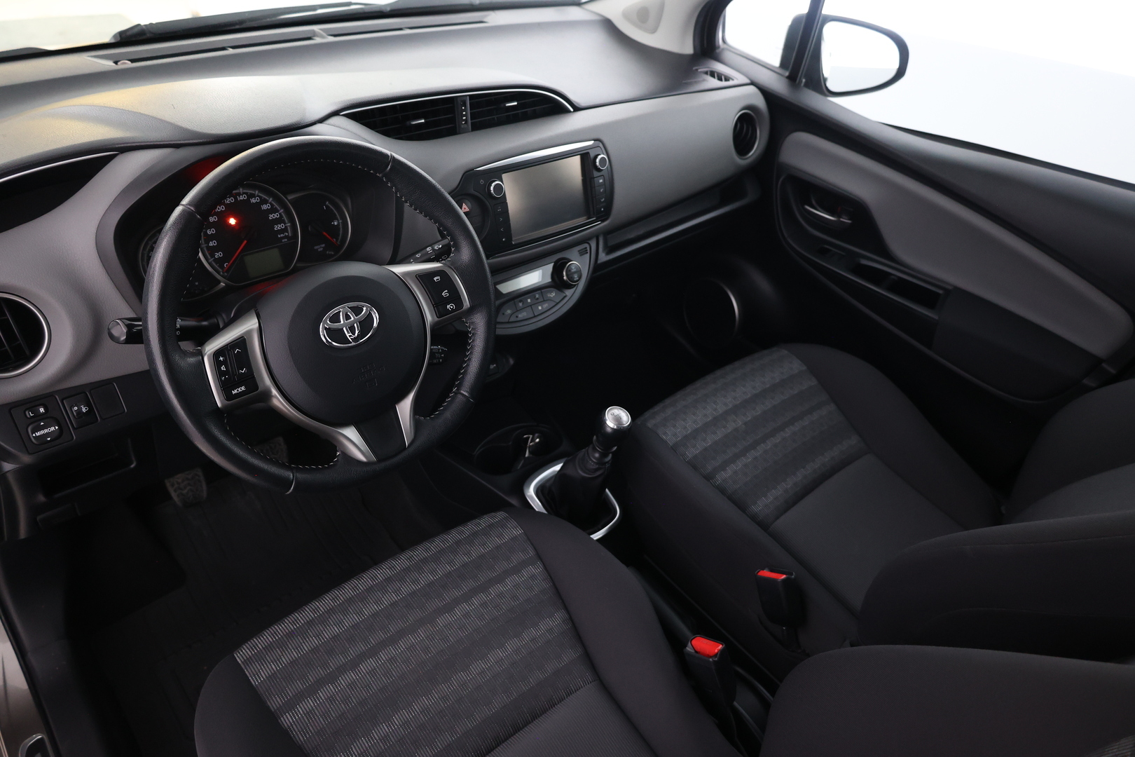 TOYOTA Yaris 2016