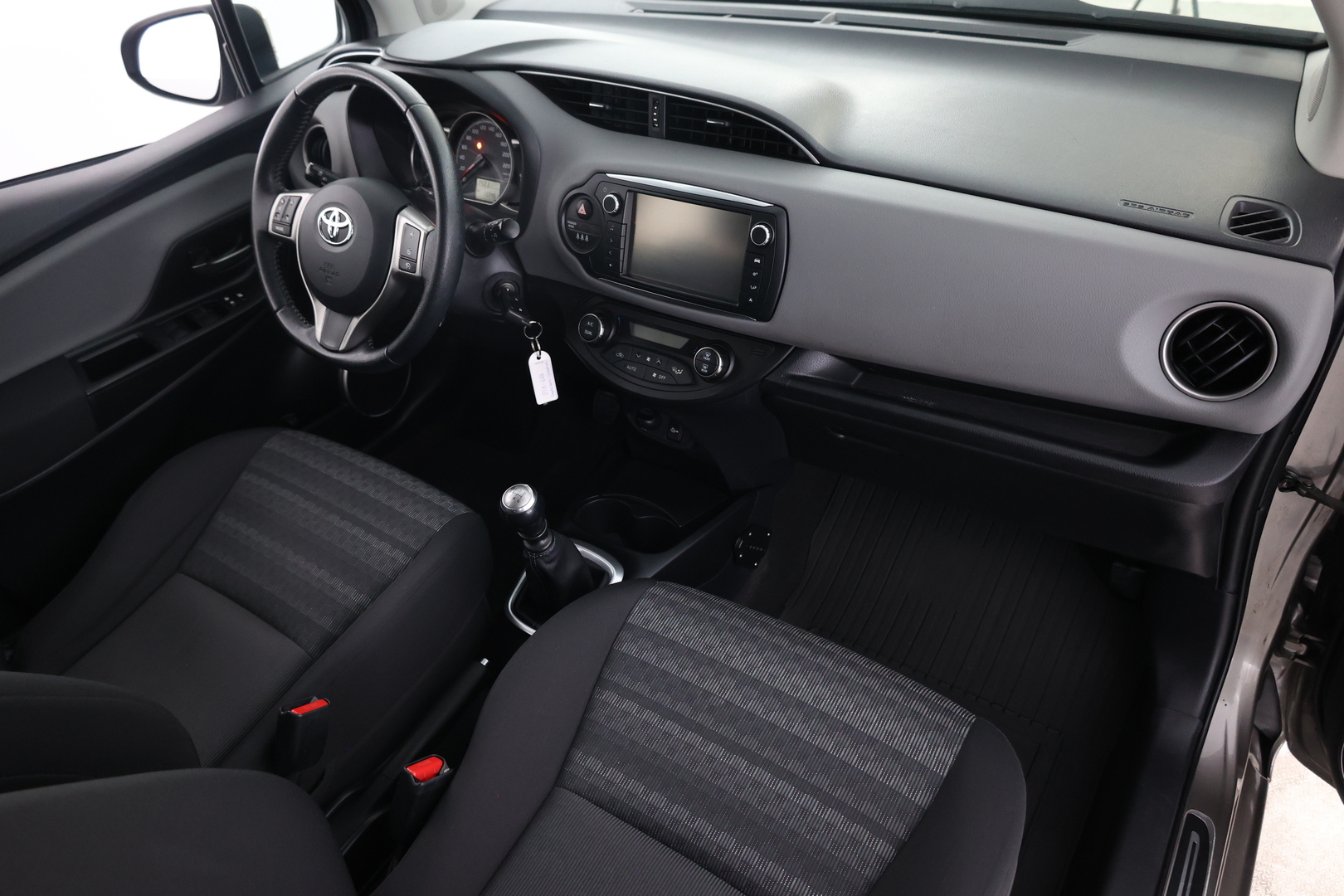 TOYOTA Yaris 2016