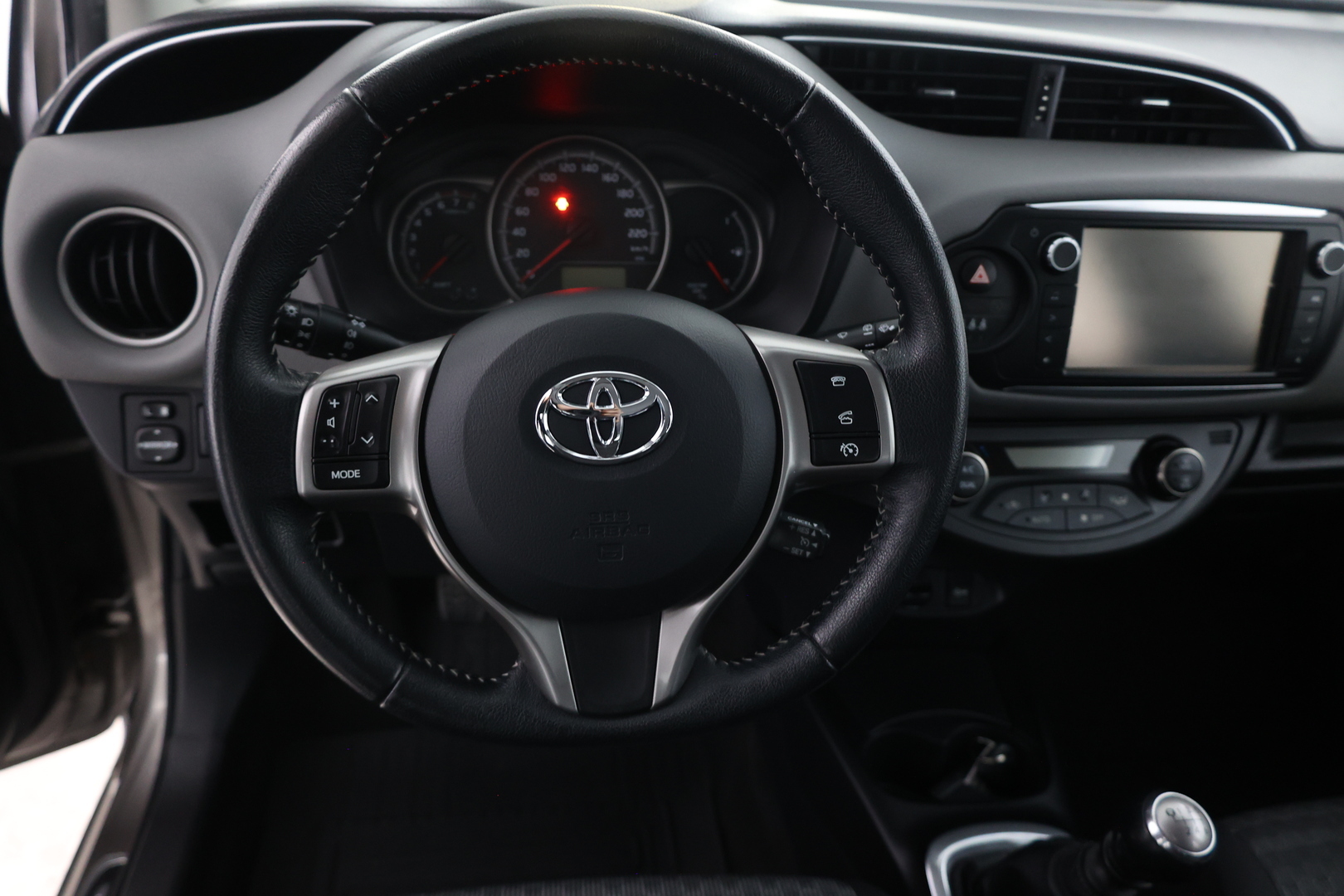 TOYOTA Yaris 2016
