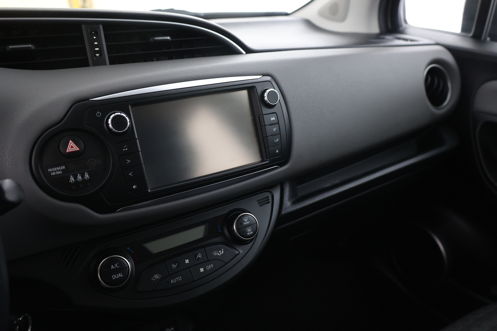 TOYOTA Yaris 2016