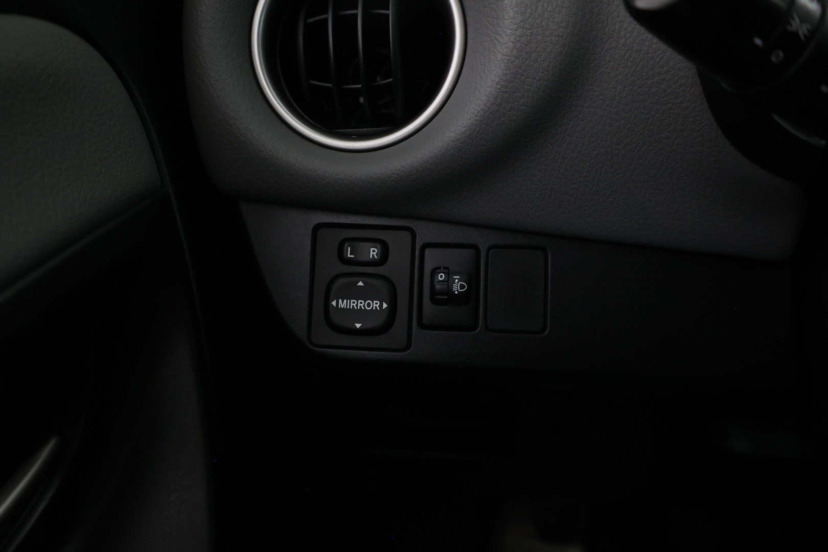 TOYOTA Yaris 2016