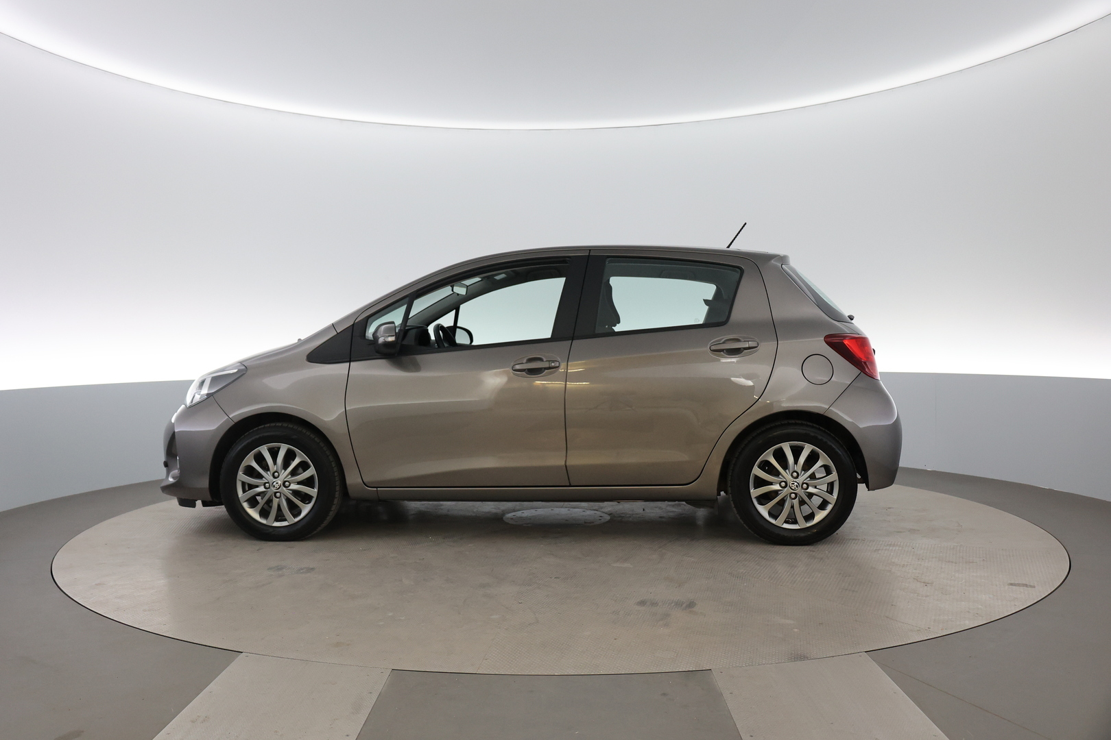 TOYOTA Yaris 2016