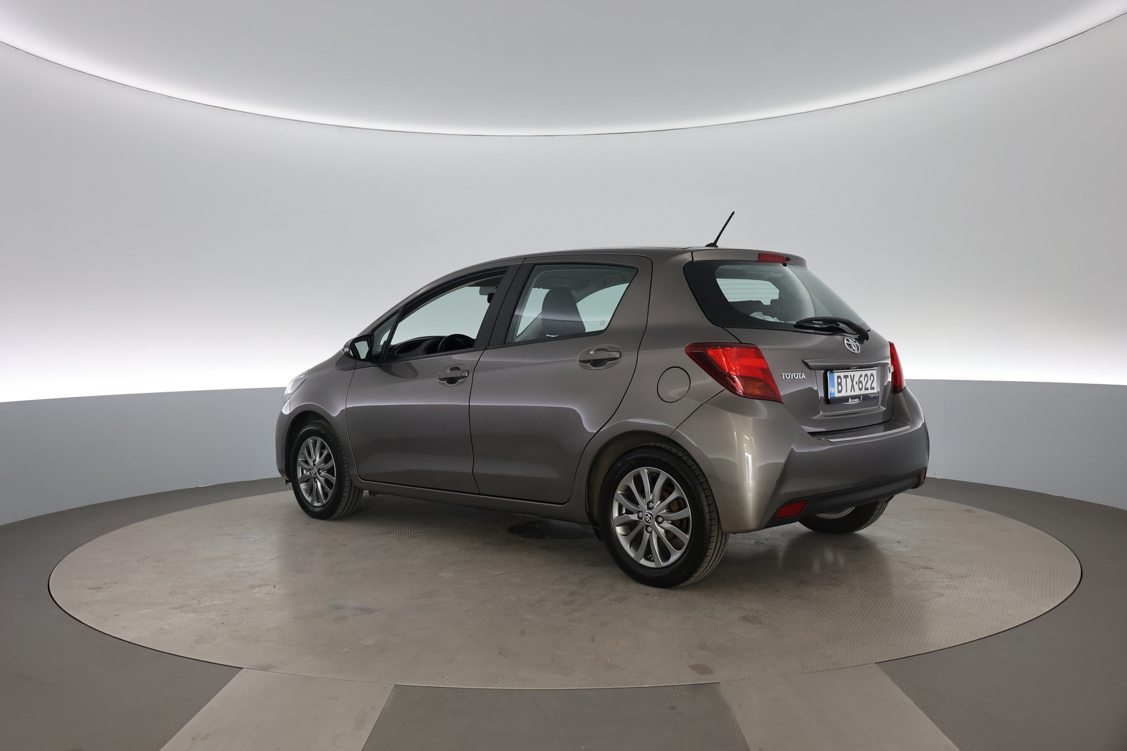 TOYOTA Yaris 2016
