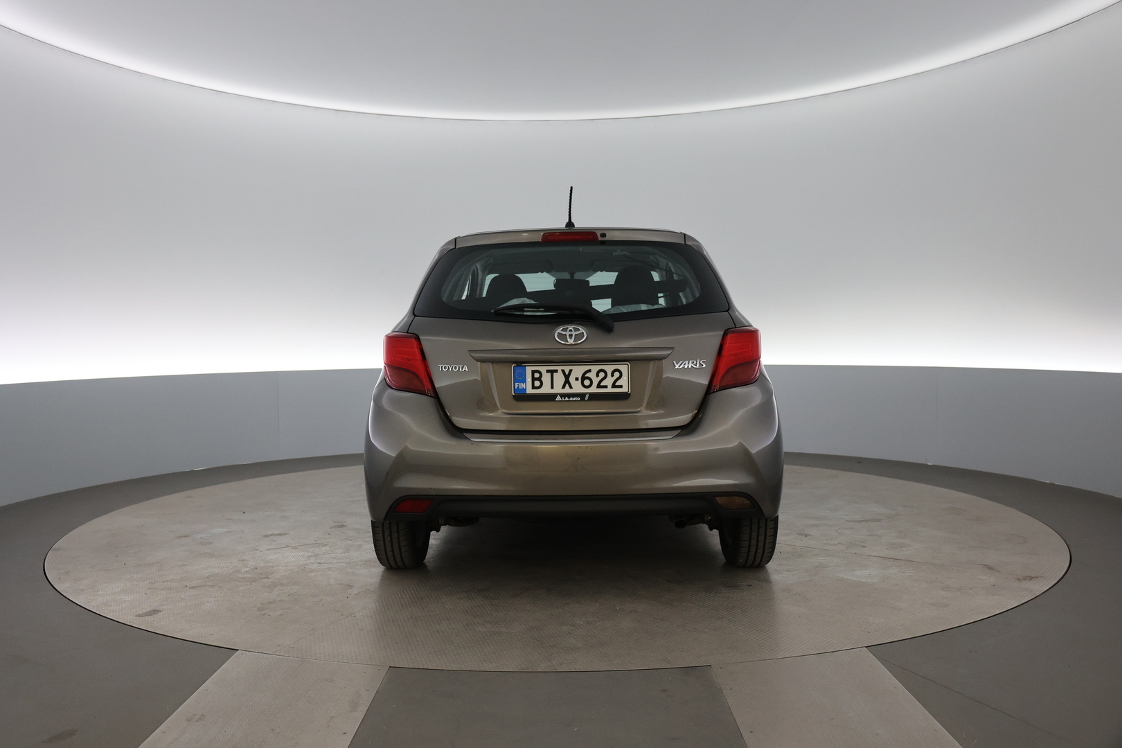 TOYOTA Yaris 2016