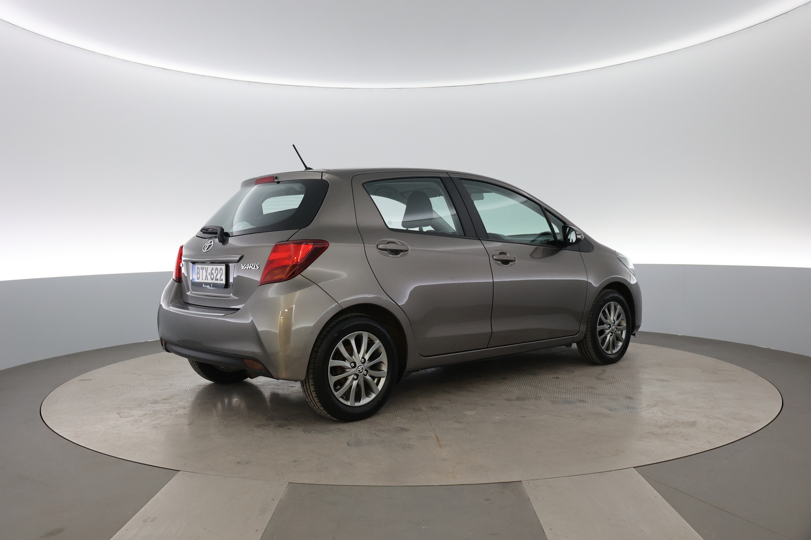 TOYOTA Yaris 2016