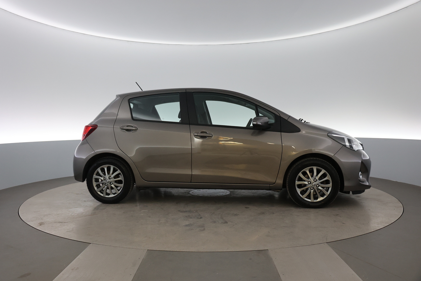 TOYOTA Yaris 2016
