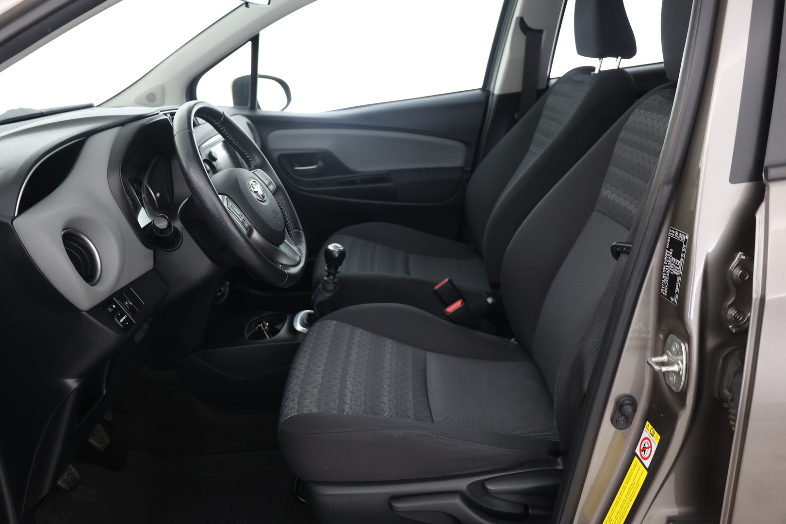 TOYOTA Yaris 2016