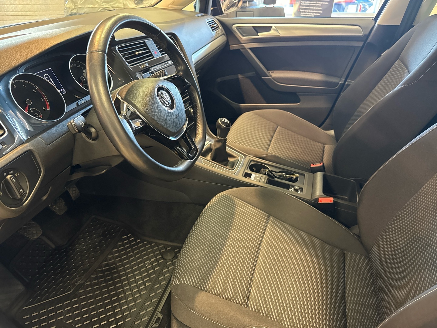 VOLKSWAGEN Golf 2019