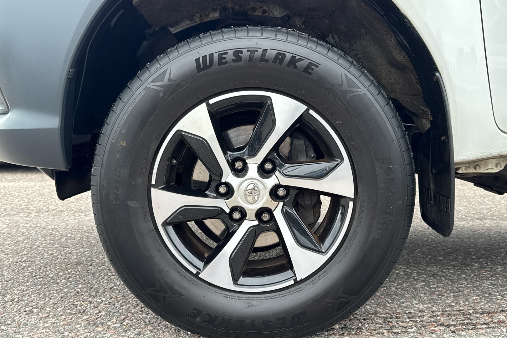 TOYOTA Hilux 2019