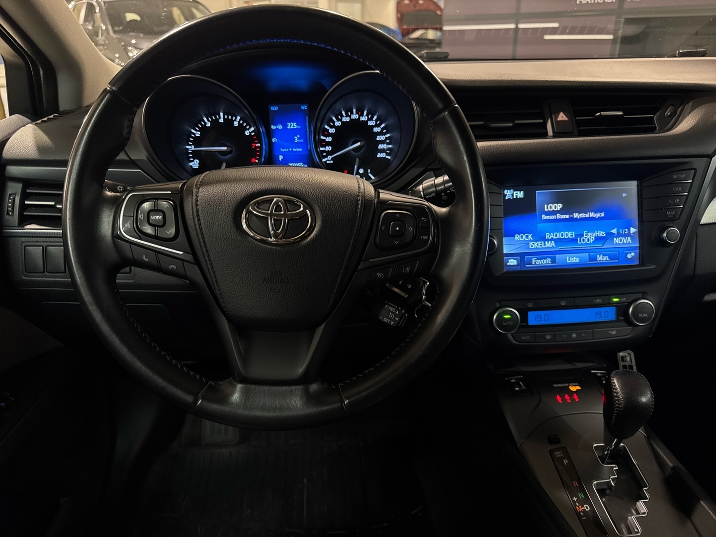 TOYOTA Avensis 2016