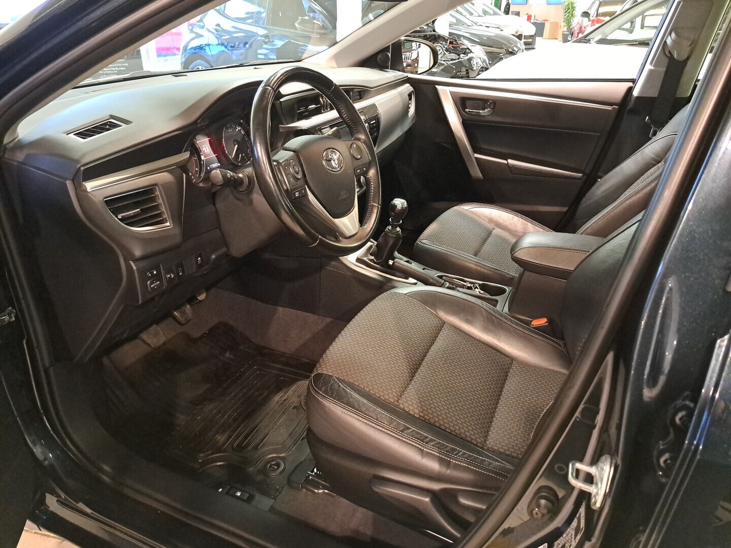TOYOTA Corolla 2013