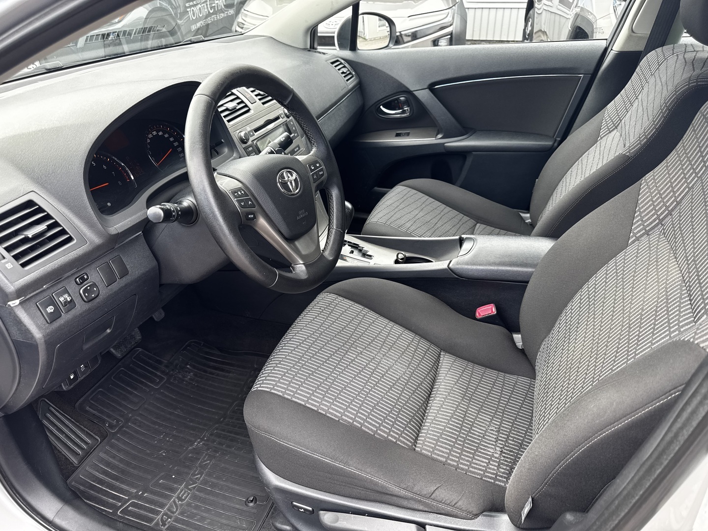 TOYOTA Avensis 2011