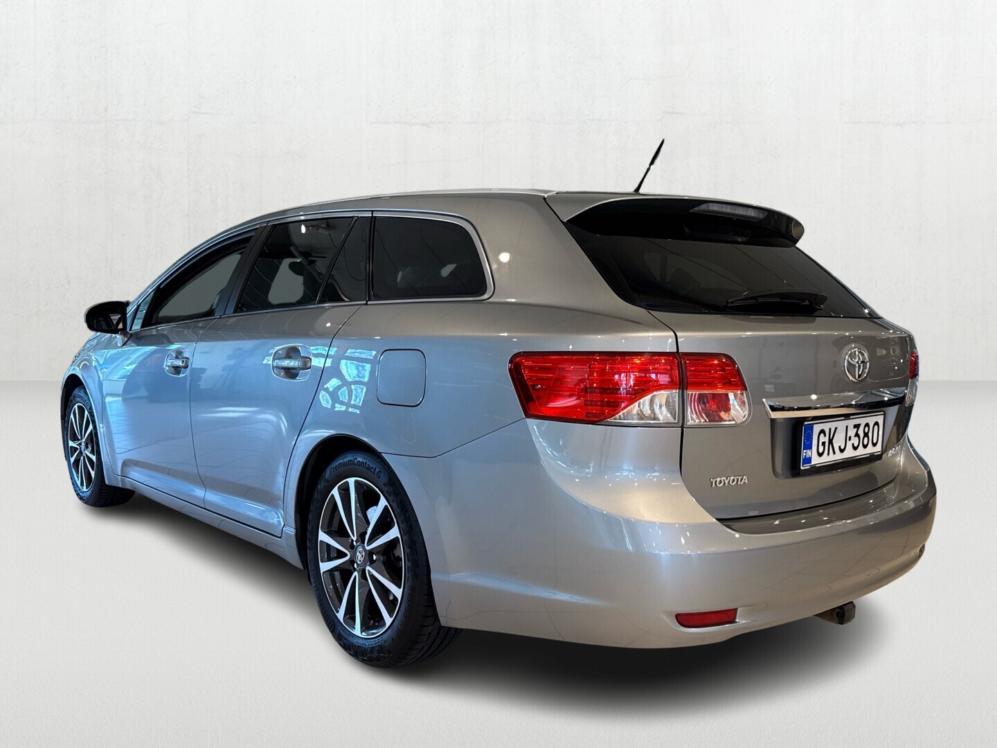 TOYOTA Avensis 2012