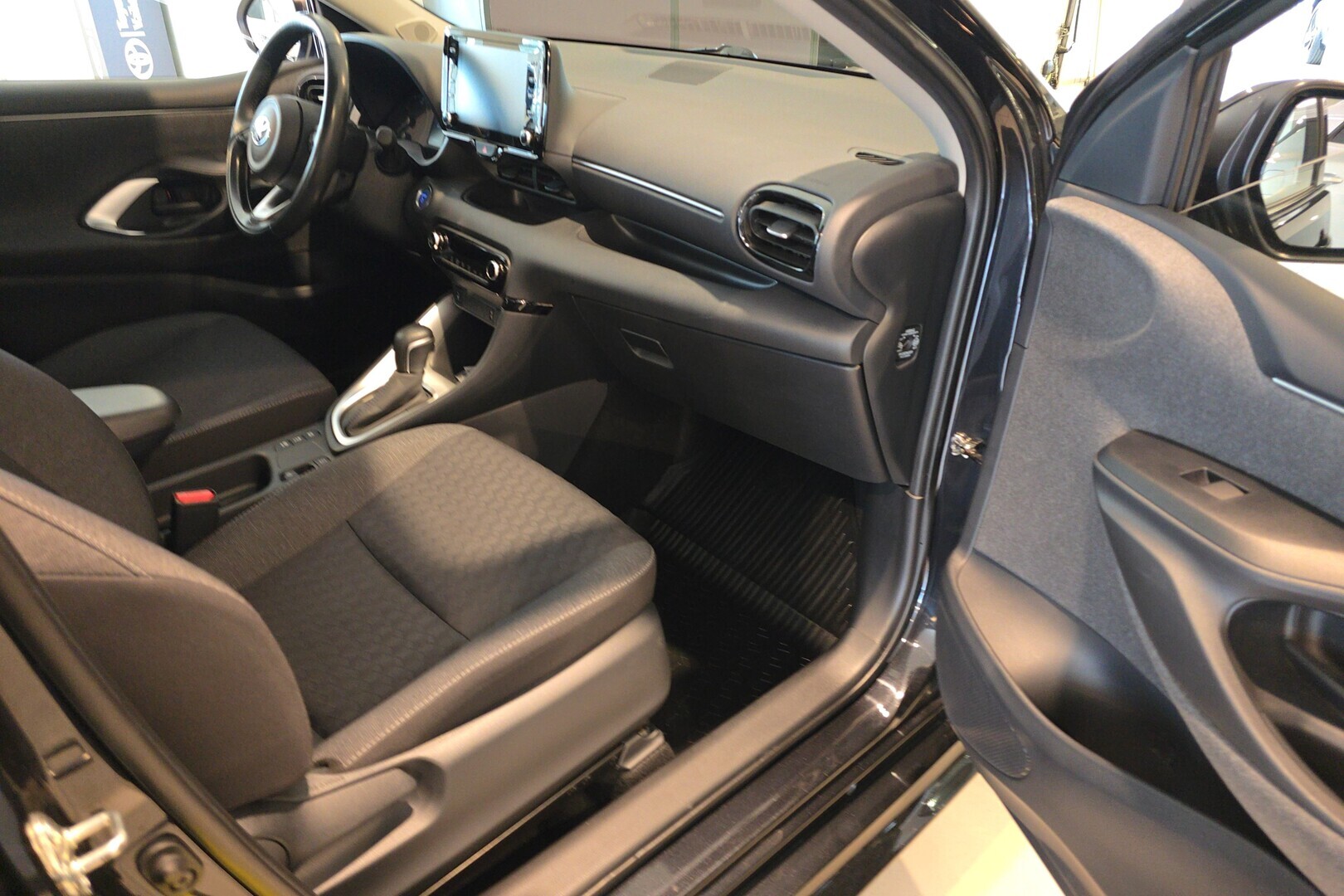 TOYOTA Yaris 2021
