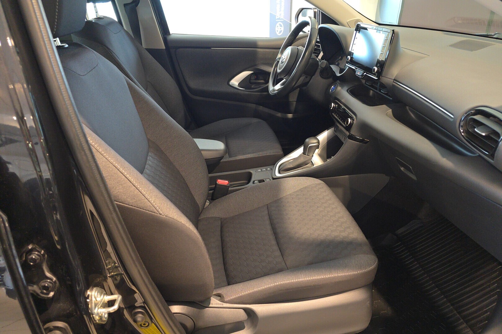 TOYOTA Yaris 2021