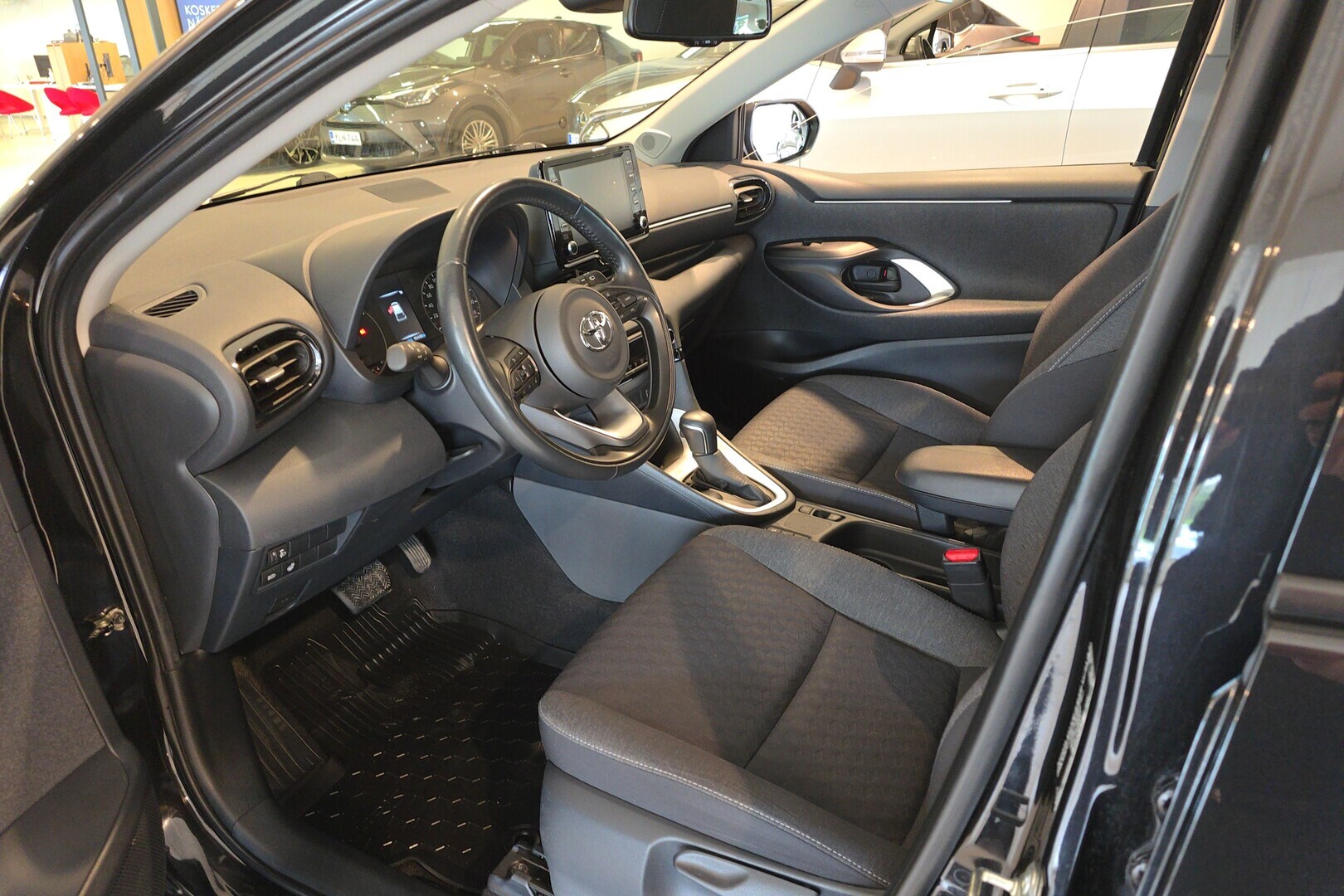 TOYOTA Yaris 2021
