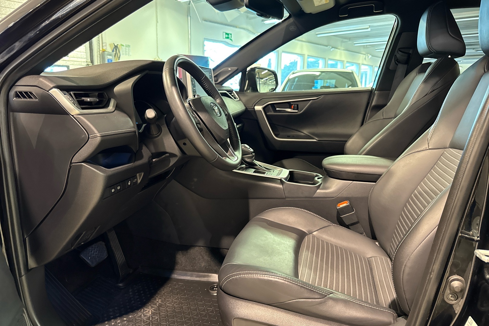 TOYOTA RAV4 2021