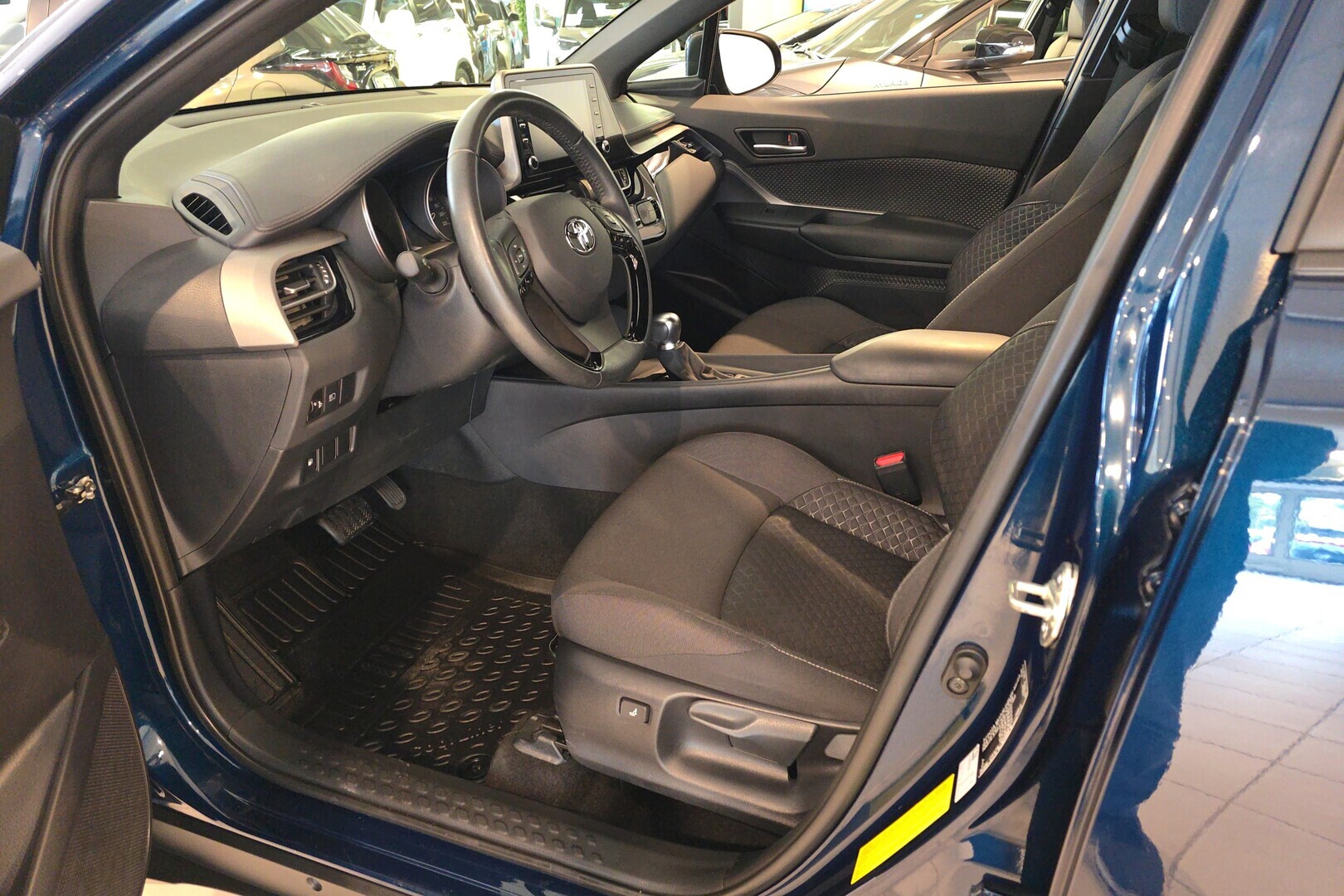 TOYOTA C-HR 2023