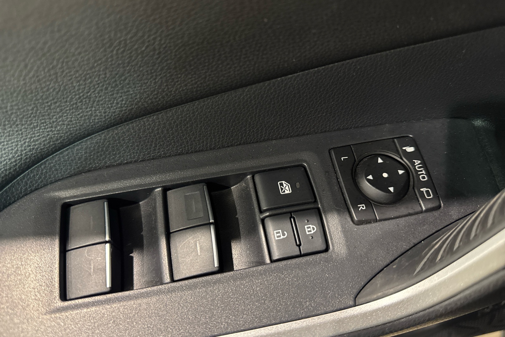 TOYOTA RAV4 2023